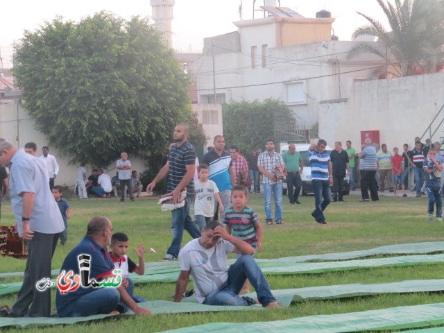  كفرقاسم - فيديو : تتصافح الايدي وتتعانق الرقاب في صلاة عيد الاضحى المبارك في المصلى ومشاركة واسعة مع الابتسامة 